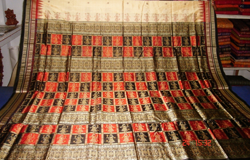 Aanchal or Pallu or Falling Edge 