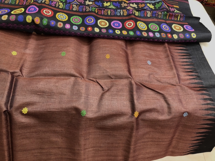 Exquisite Dolabedi Saree in Tussar with Blouse Piece