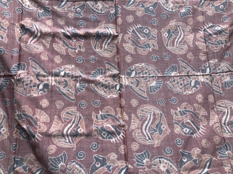 Exclusively woven fish motifs Cotton Ikat saree with blouse piece