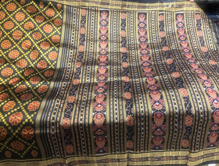 All over body flower motifs Khandua Silk Ikat saree with blouse piece