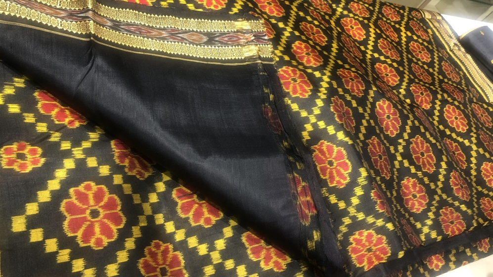 All over body flower motifs Khandua Silk Ikat saree with blouse piece