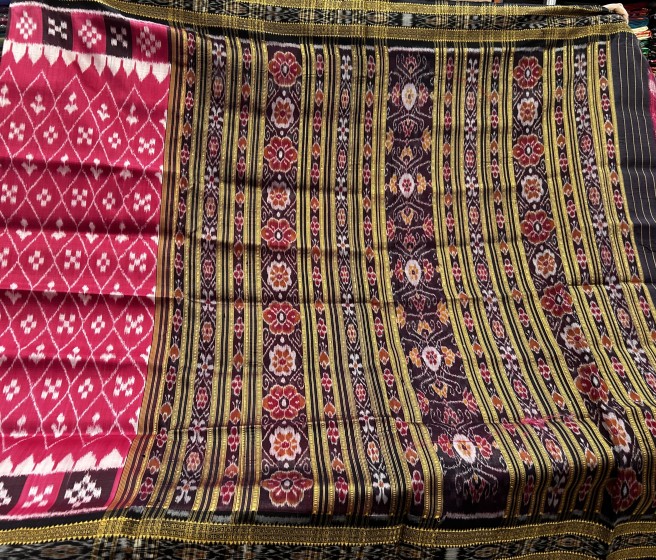 Pasapalli Border Ikat Motifs Adorn Classic Khandua Silk Saree without blouse piece