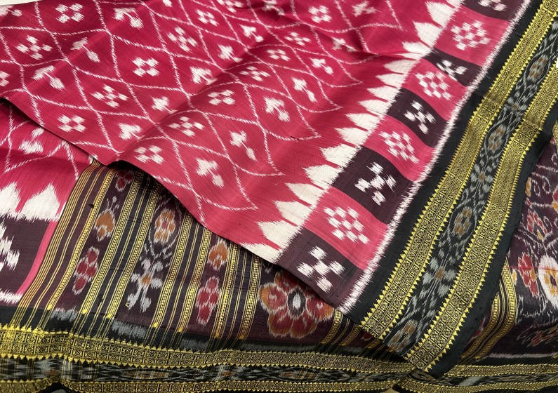 Pasapalli Border Ikat Motifs Adorn Classic Khandua Silk Saree without blouse piece