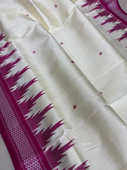 Creamy white n Rani pink phoda kumbha border double Aanchal Berhampuri silk saree with blouse piece