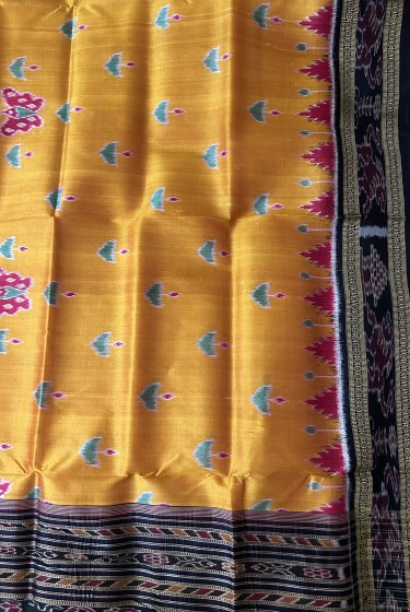 Animal motifs Aanchal border with lotus n butterfly motifs on body Khandua silk saree without  blous