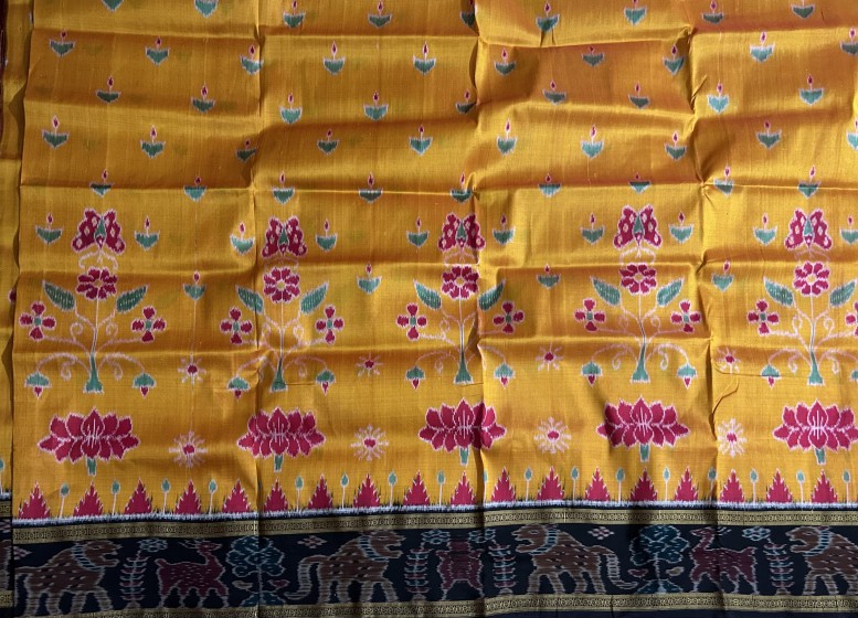 Animal motifs Aanchal border with lotus n butterfly motifs on body Khandua silk saree without  blous