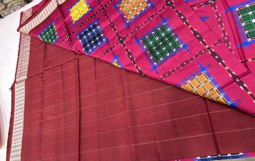 Exquisite Ikat weave aswini silk saree with blouse piece