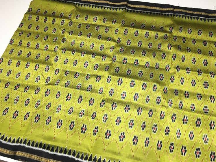 All over flower motifs Bata Thikiri Khandua silk Ikat saree with blouse piece