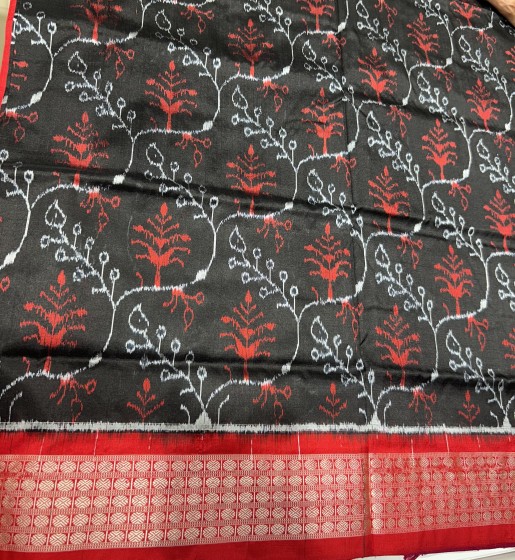 Exclusively woven Jhoti Chitta theme Ikat weave Silk Saree with blouse piece