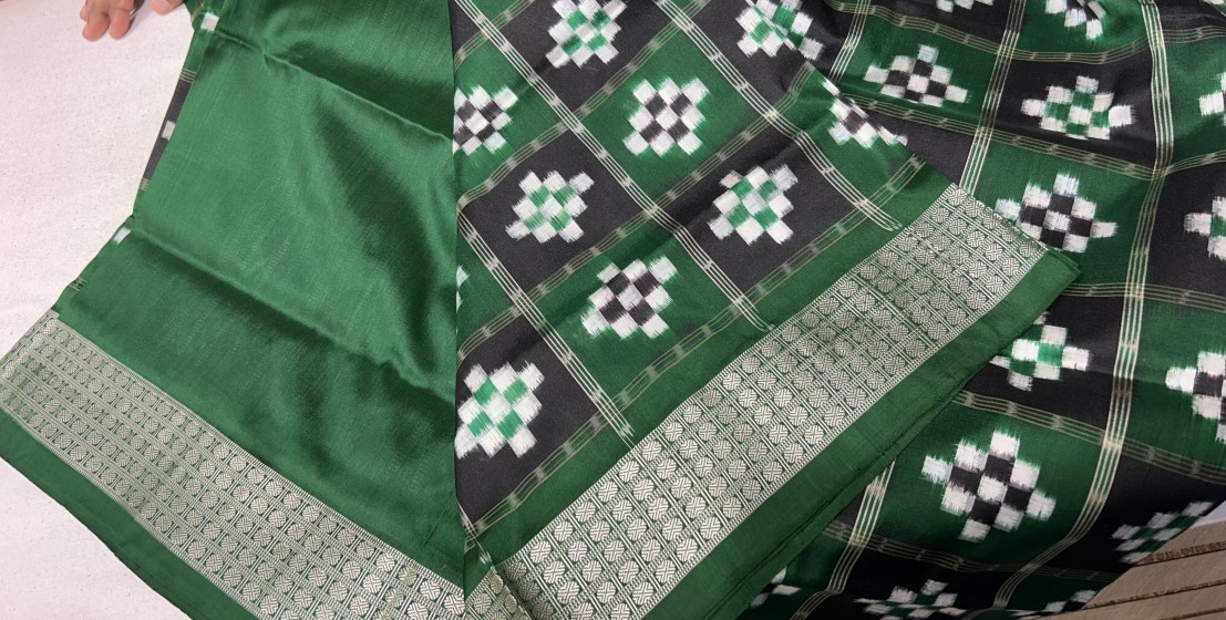 Beautiful double Ikat black and green combination Pasapalli Silk saree with blouse piece