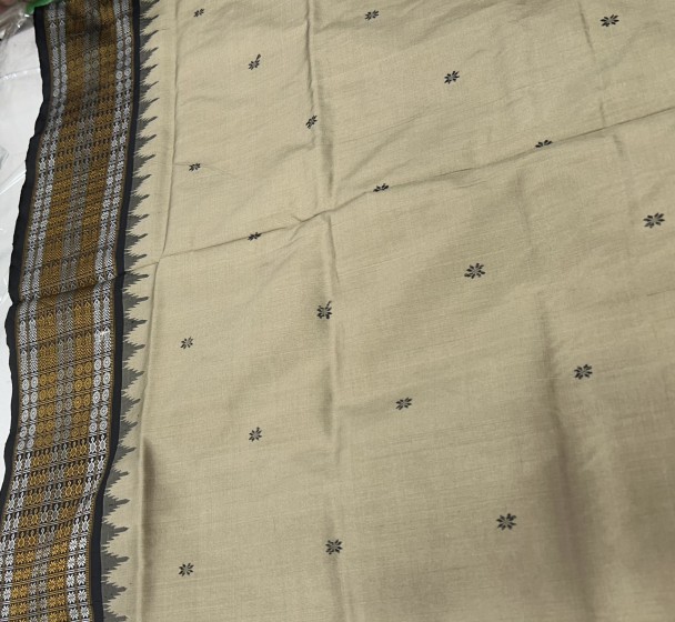 Exclusively woven Dasphulia Sambalpuri Silk saree with blouse piece